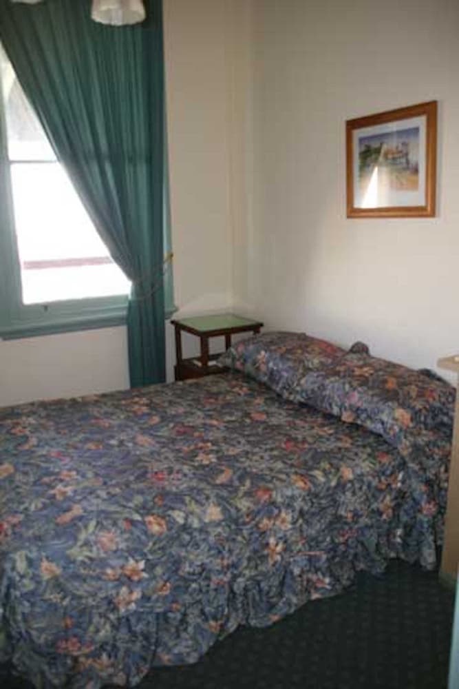 Criterion Hotel Warwick 36/43