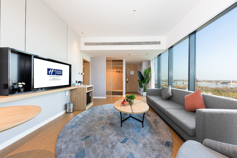 Holiday Inn Express Nanchang Riverside 48/77