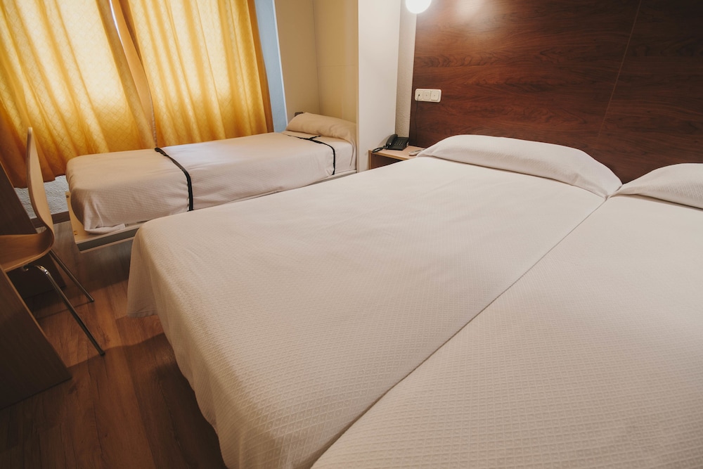 Hotel Embajador 15/42