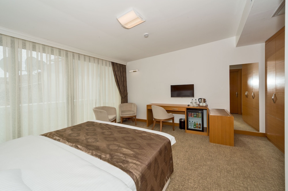 MIEN SUITES 8/29