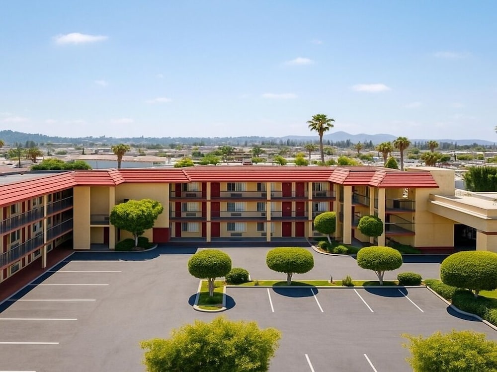 Rancho San Diego Inn and Suites (Ex SureStay Plus Hotel by Best Western El Cajon) 3/39