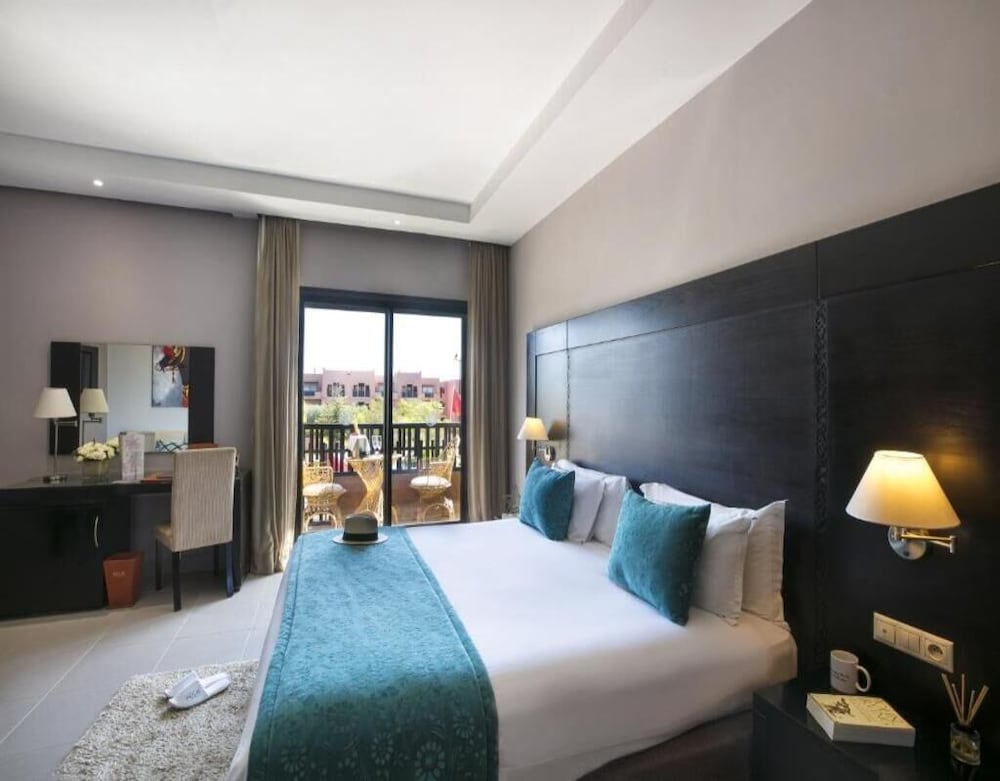 DELUXE, DOUBLE BED