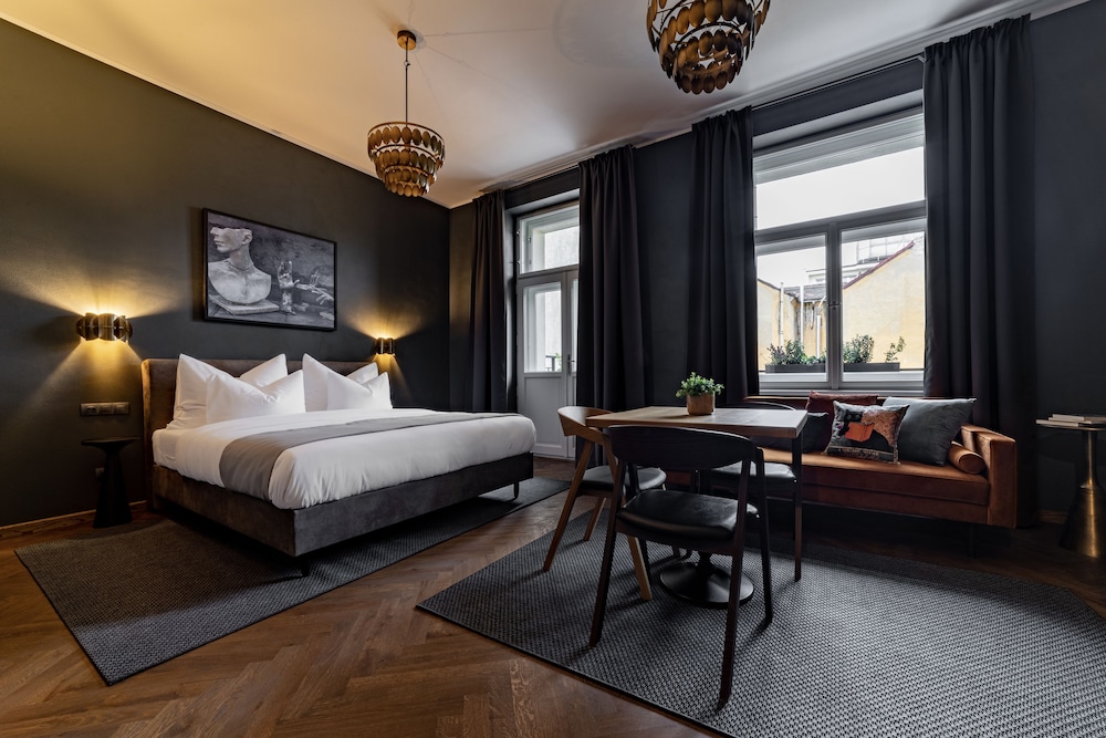 The Viaduct - Suites & More 23/60
