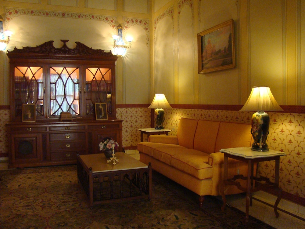 BHANWAR NIWAS HOTEL 33/45