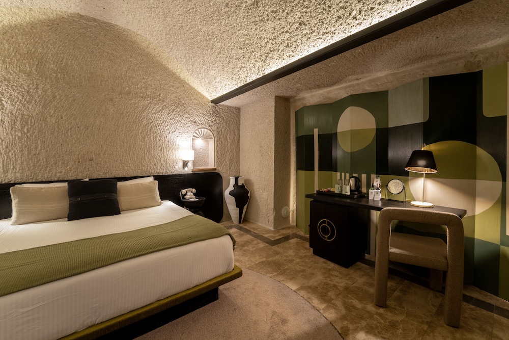 Artemis Cave Suites 10/64