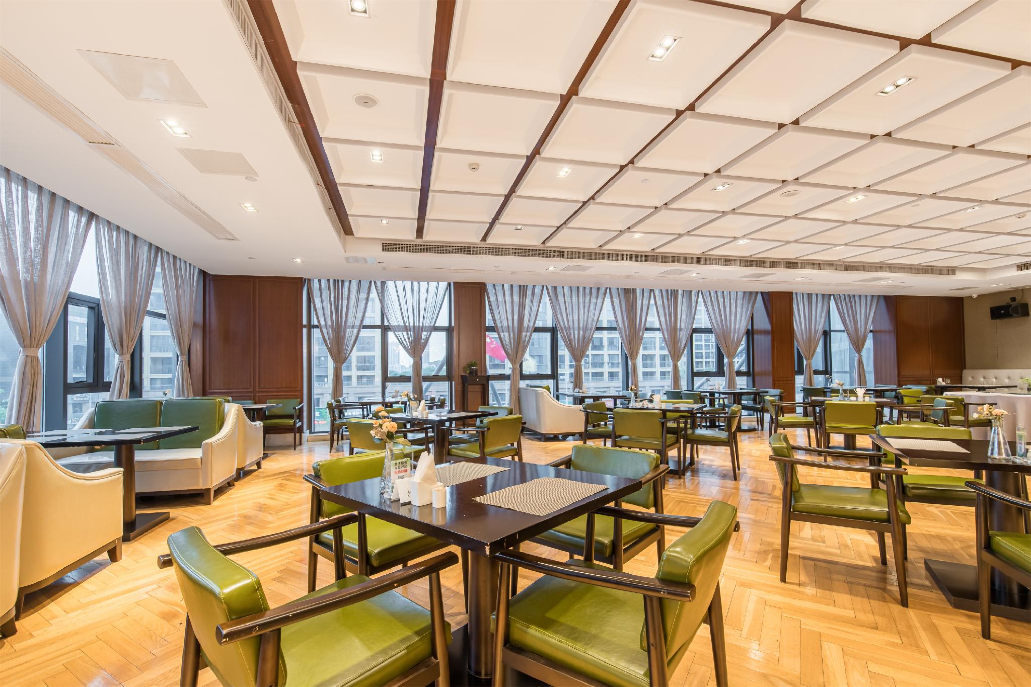 Dongfang Mingzhu Hotel 20/24