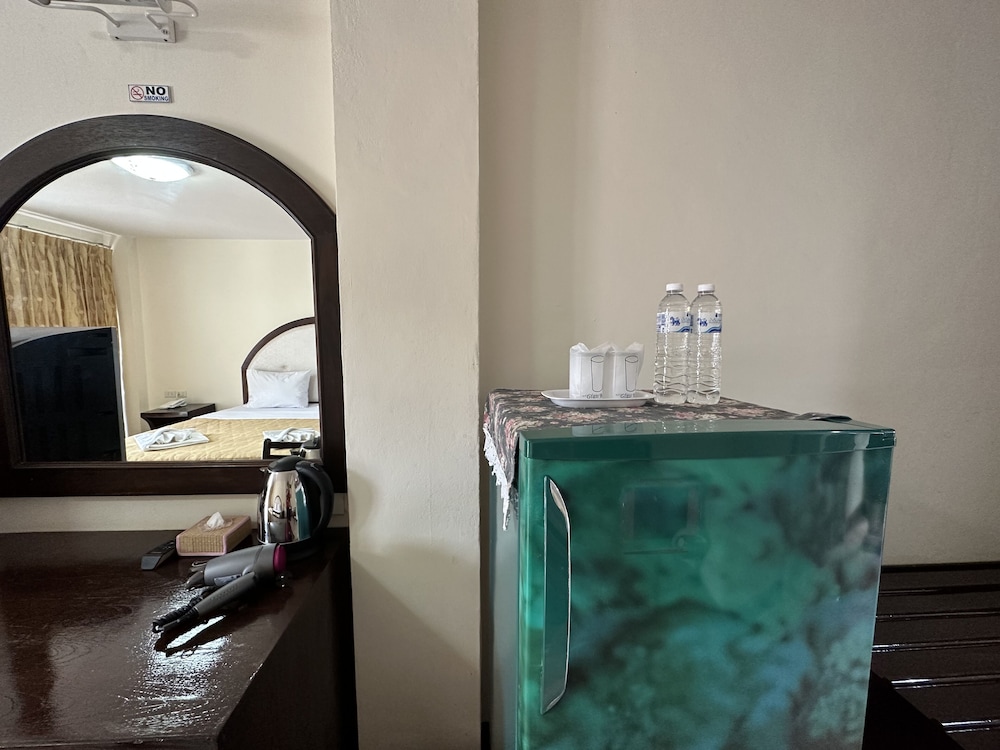 Kata Place Hotel 25/50