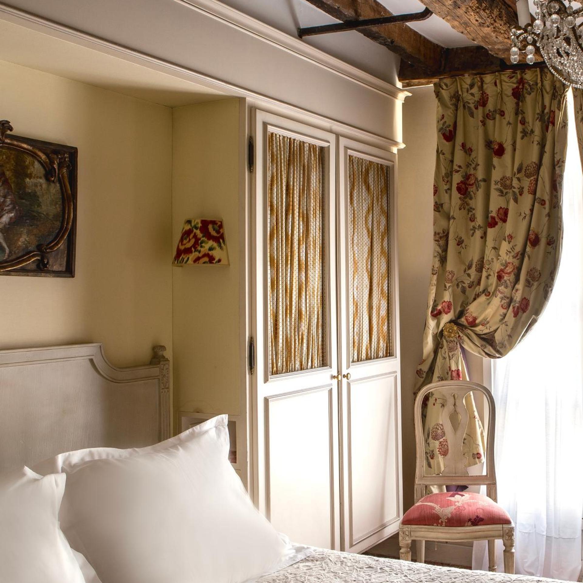 HOTEL CARON DE BEAUMARCHAIS 16/23