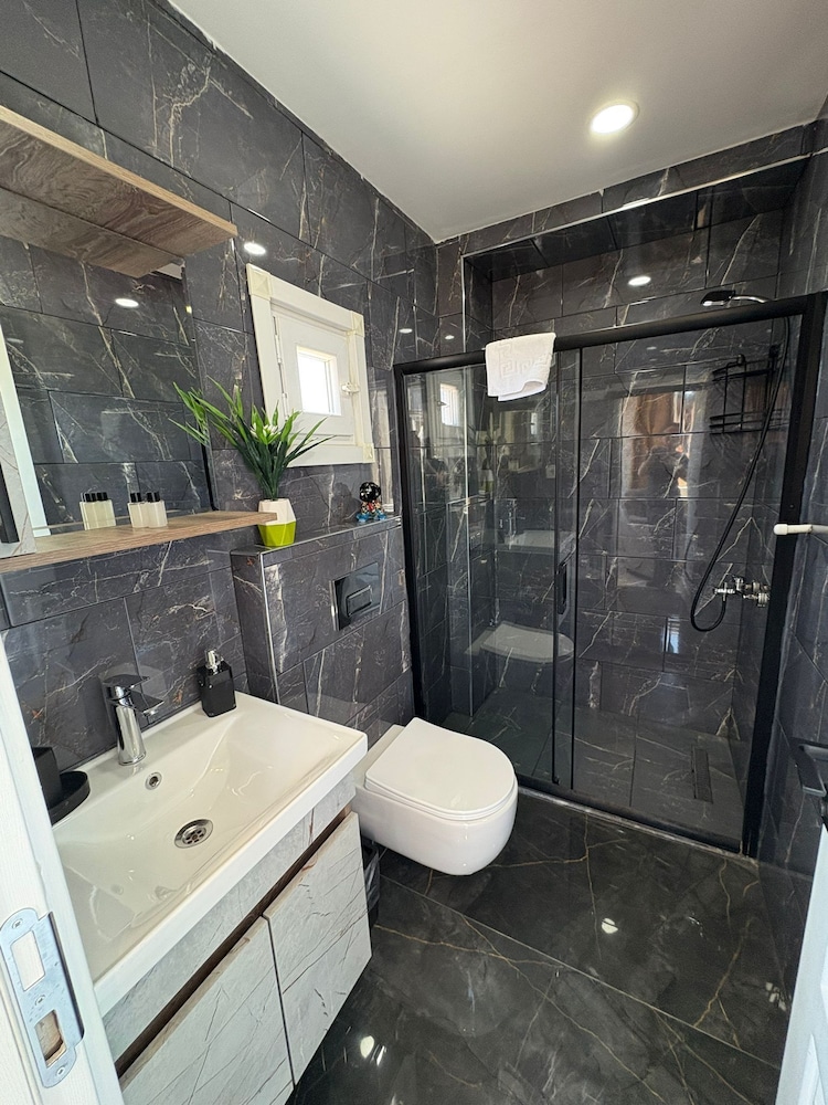 Peker Hotel 50/50