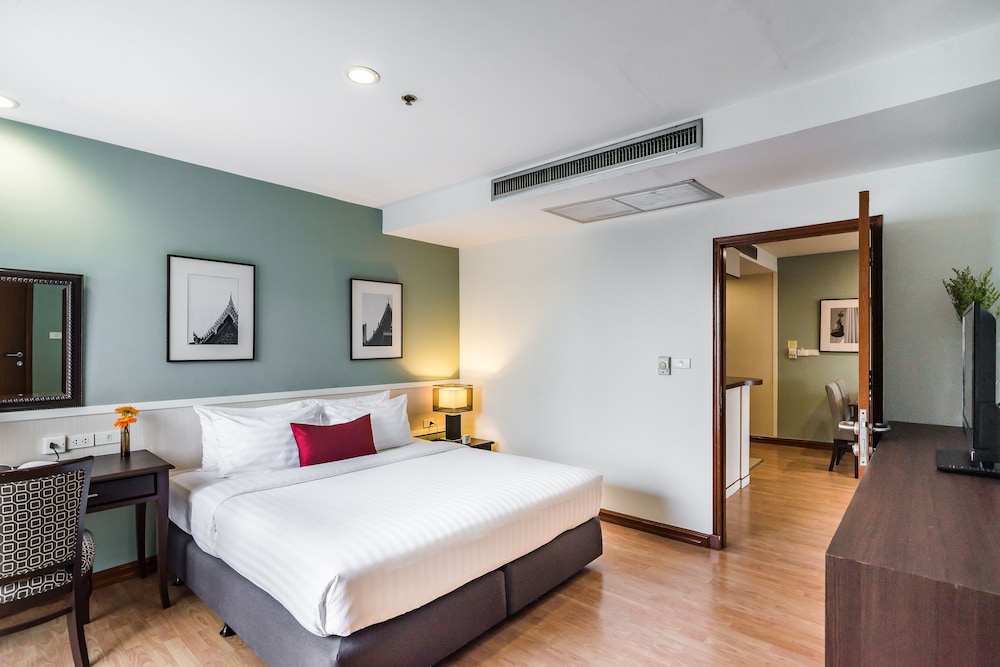 Evergreen Place Siam by UHG 21/72
