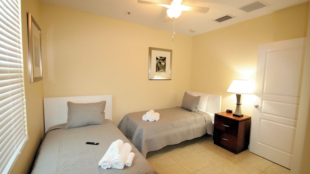 John's Pass Hotel 4/34