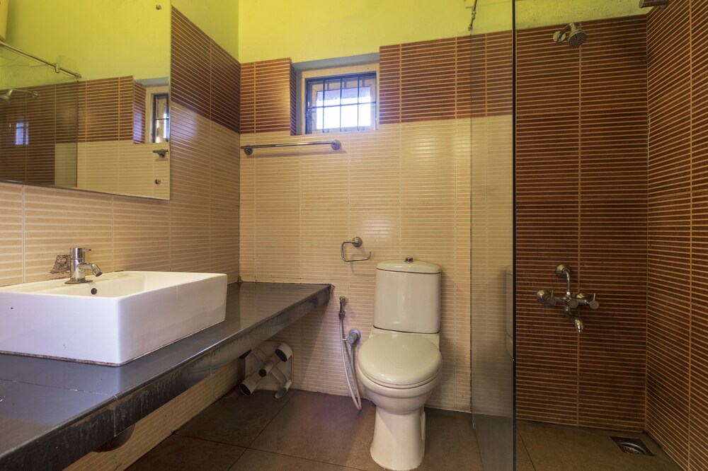 KARAPUZHA VILLAGE RESORT 50/51
