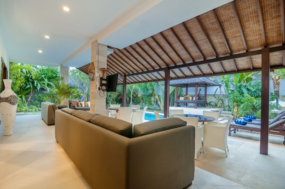 The Mawar Estate 9/40