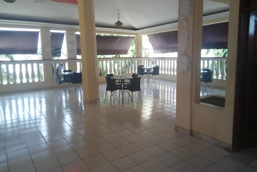 Hotel Meambly 9/12