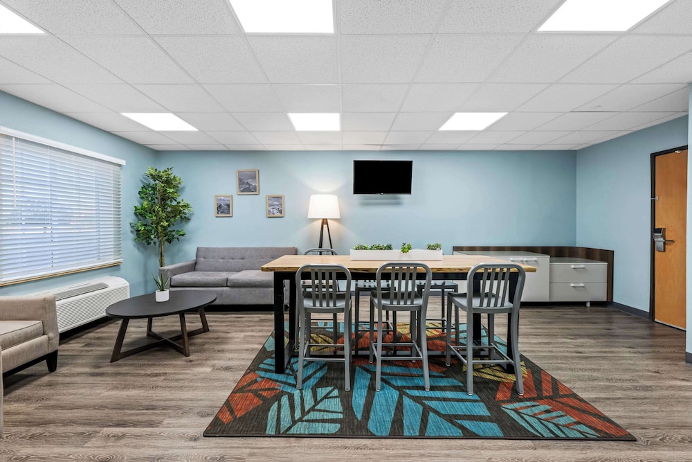 WoodSpring Suites Hobbs 28/36