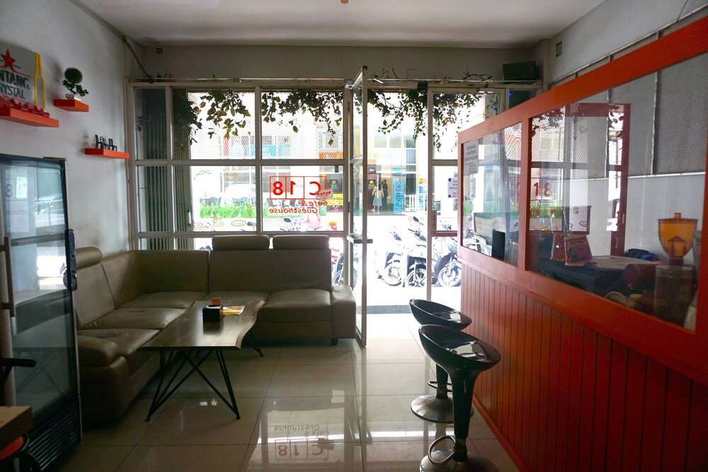 OYO 3952 Hotel C 18 Cibaduyut 13/25