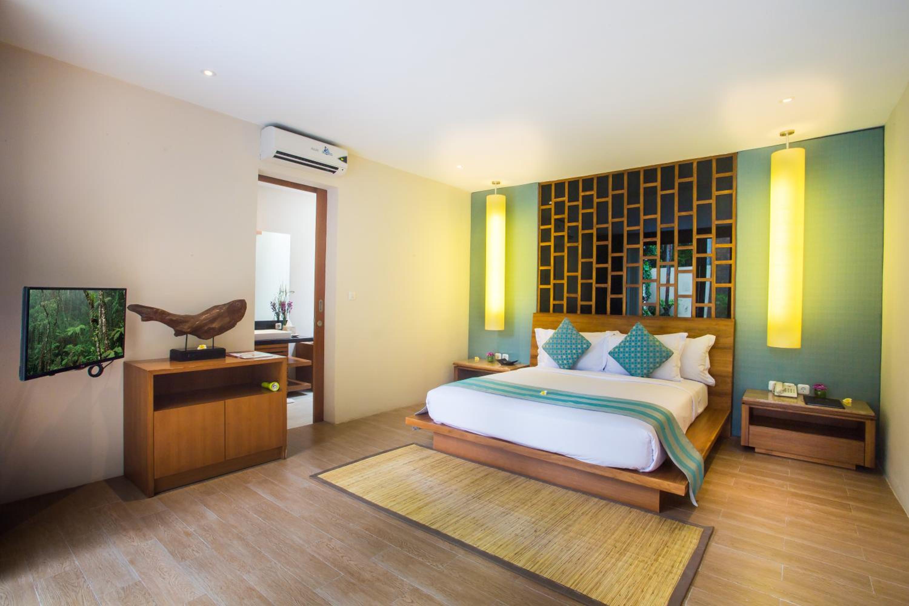 2 Bedrooms, Estate