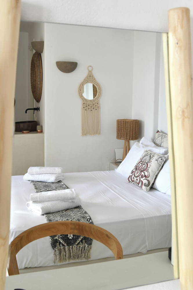 CAVE, DELUXE, DOUBLE BED, SEA VIEW, OUTDOOR JETTED TUB