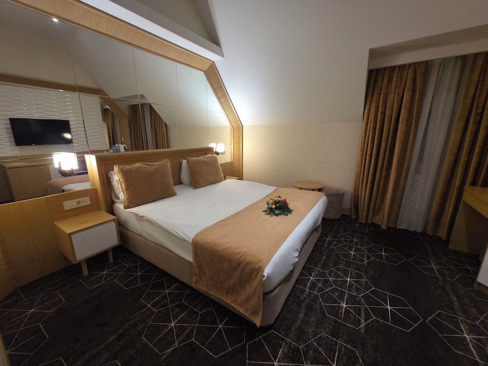 Regal Inn Hotel 14/50