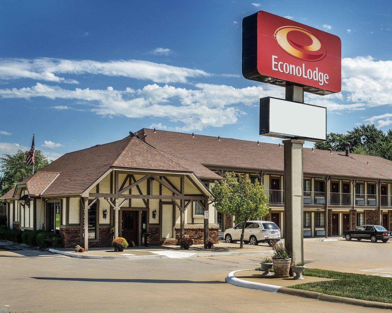 Econo Lodge University 2/16