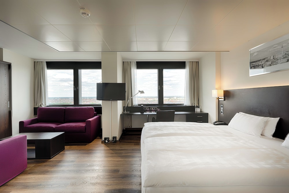 Park Inn by Radisson Berlin Alexanderplatz 11/45