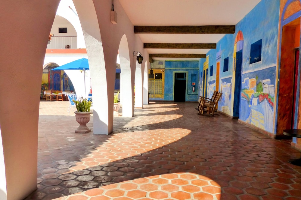 Hacienda Bugambilias 65/71