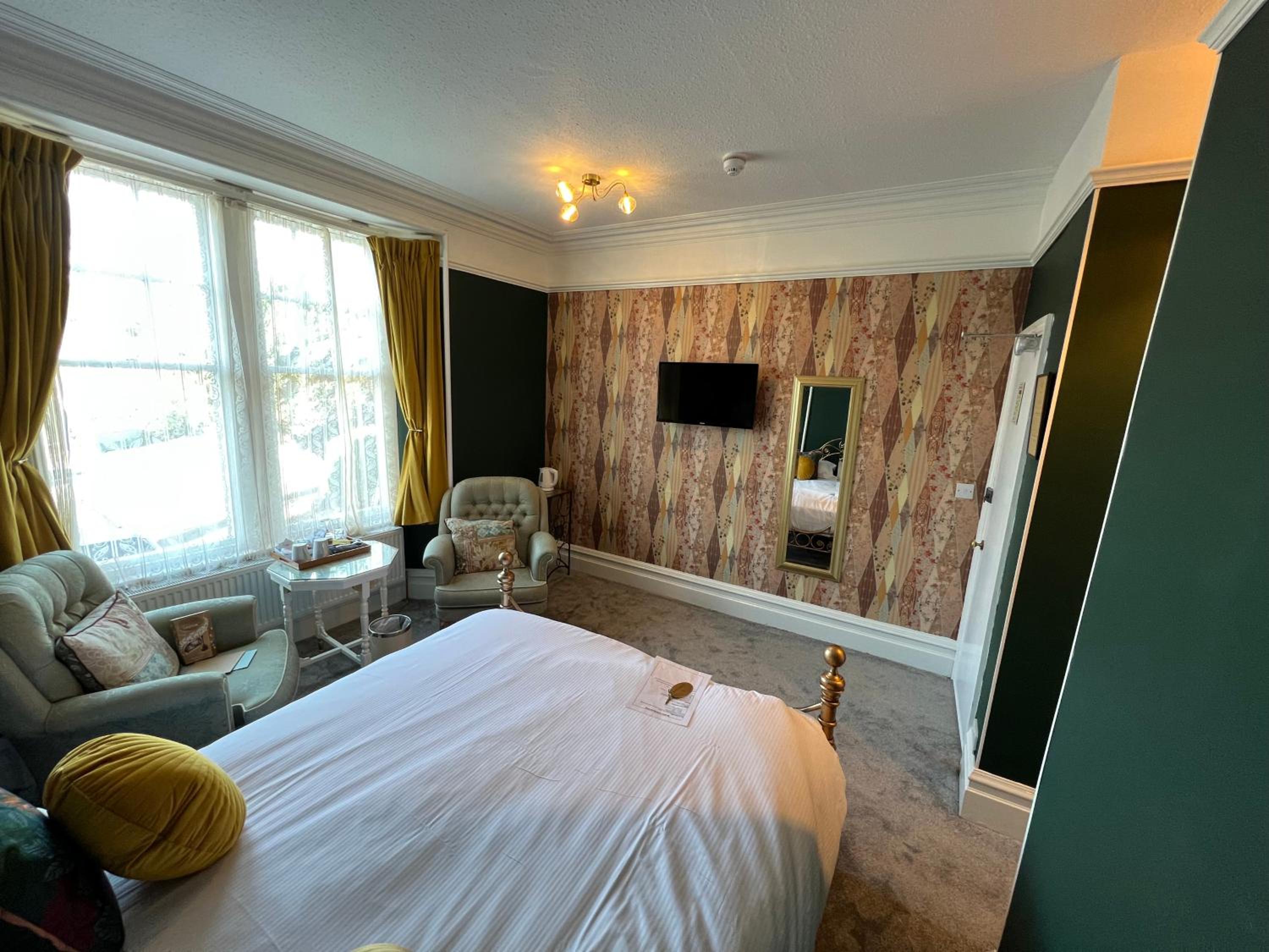 Superior, Queen Bed