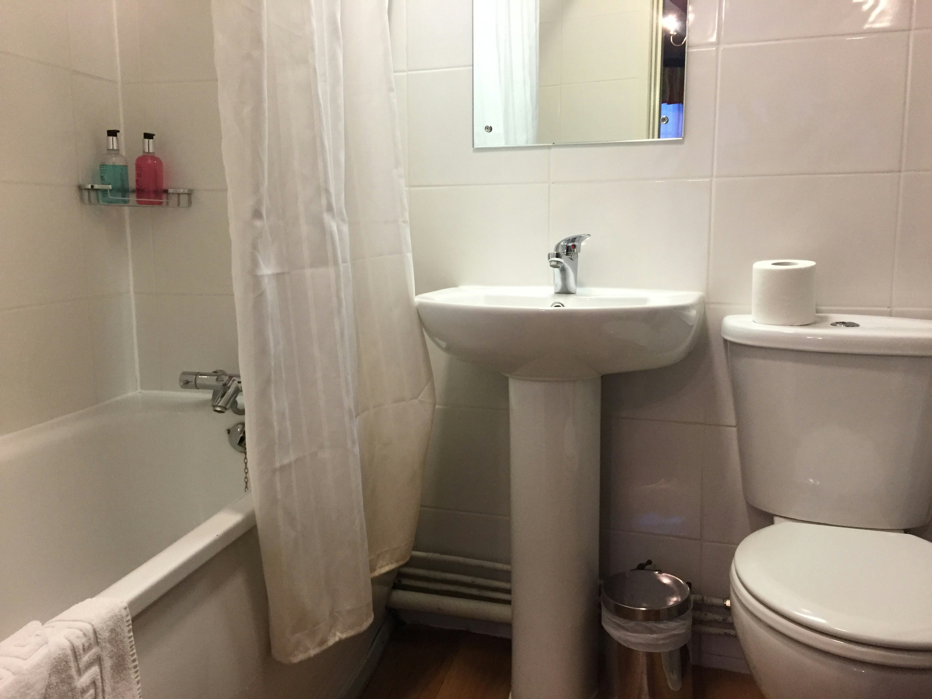 Brook Red Lion Hotel 47/49