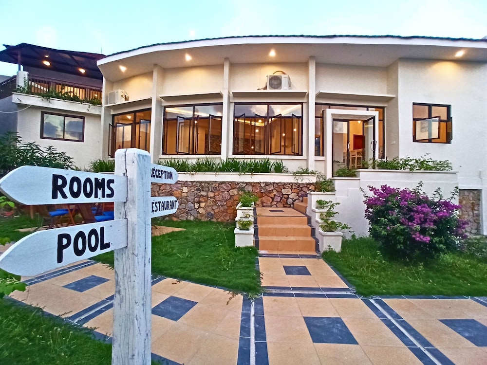 The Happinezz Hills Hotel Karimunjawa 1/36