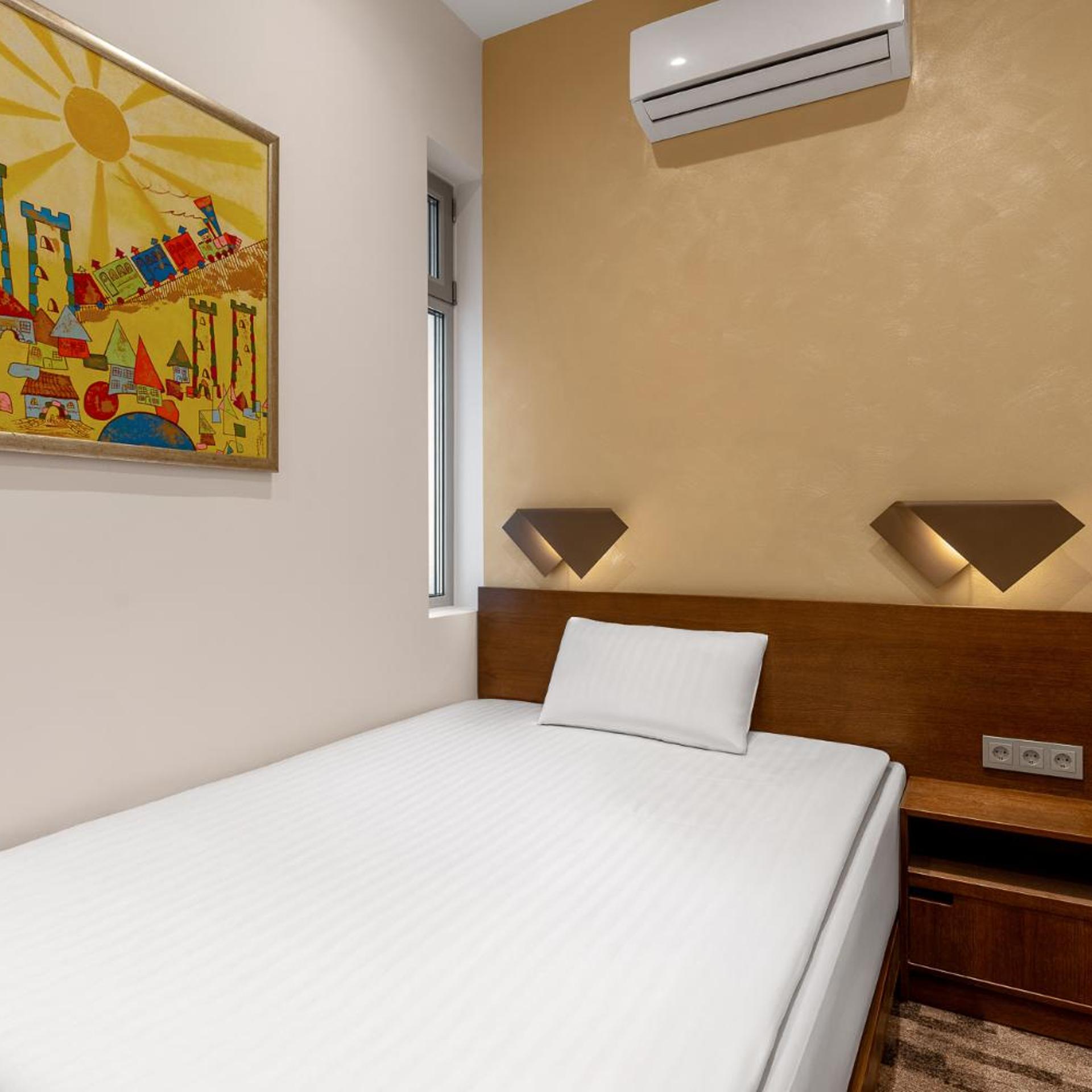 Room, Single