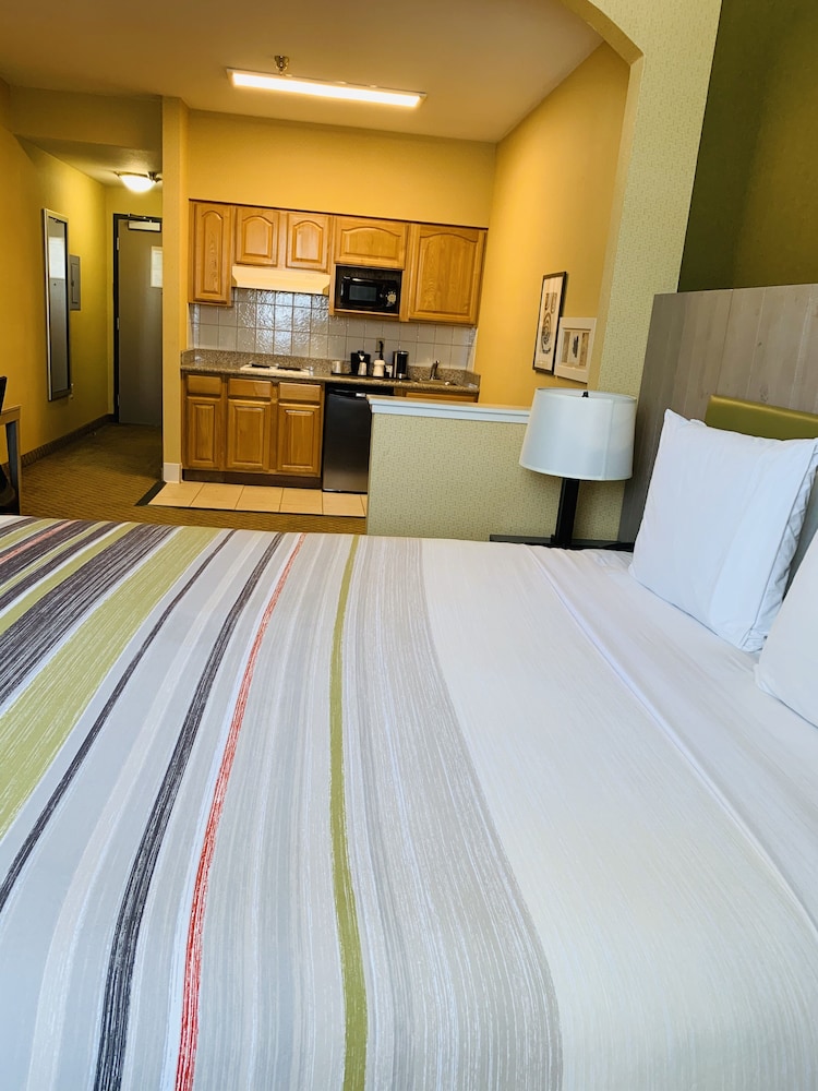 Country Inn & Suites by Radisson, San Jose International Airport, CA 9/30