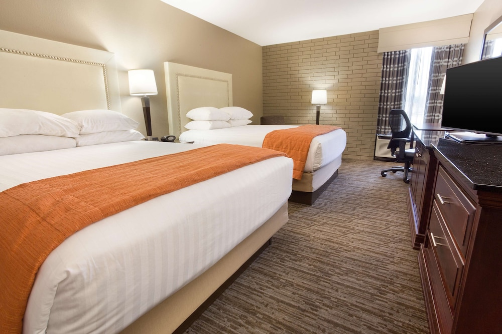 Drury Inn and Suites Greensboro 3/38