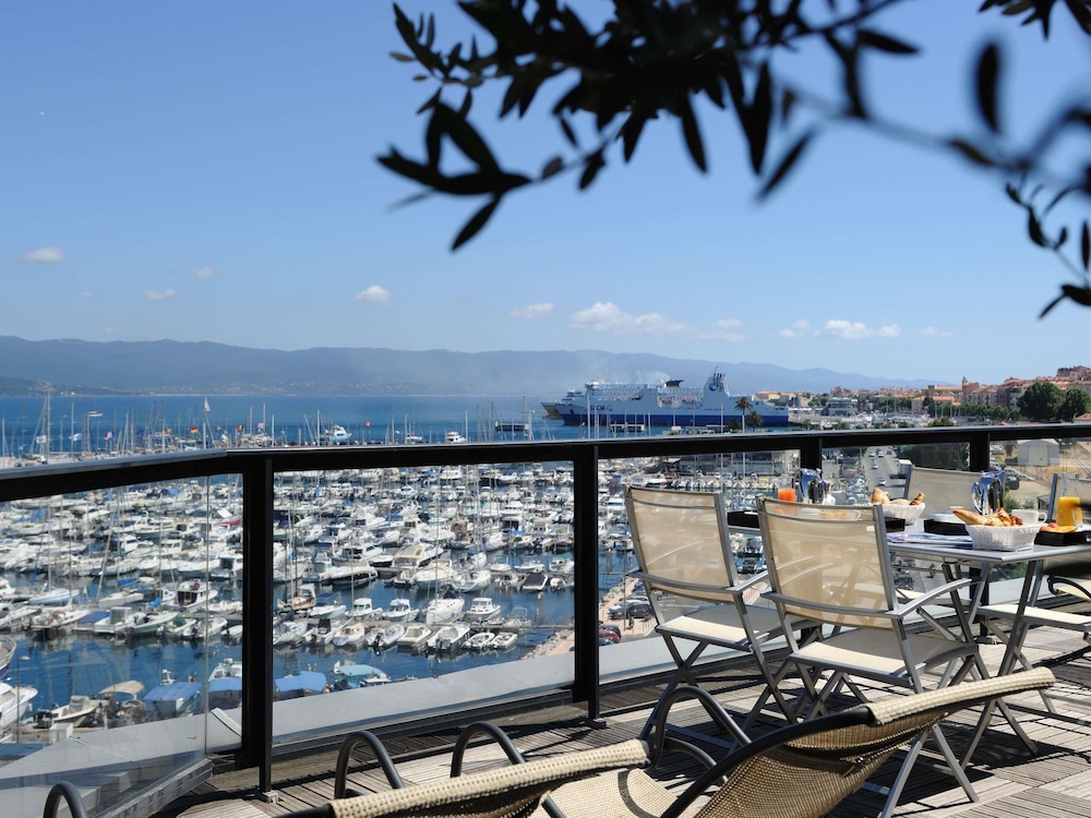 Mercure Ajaccio Centre 72/76