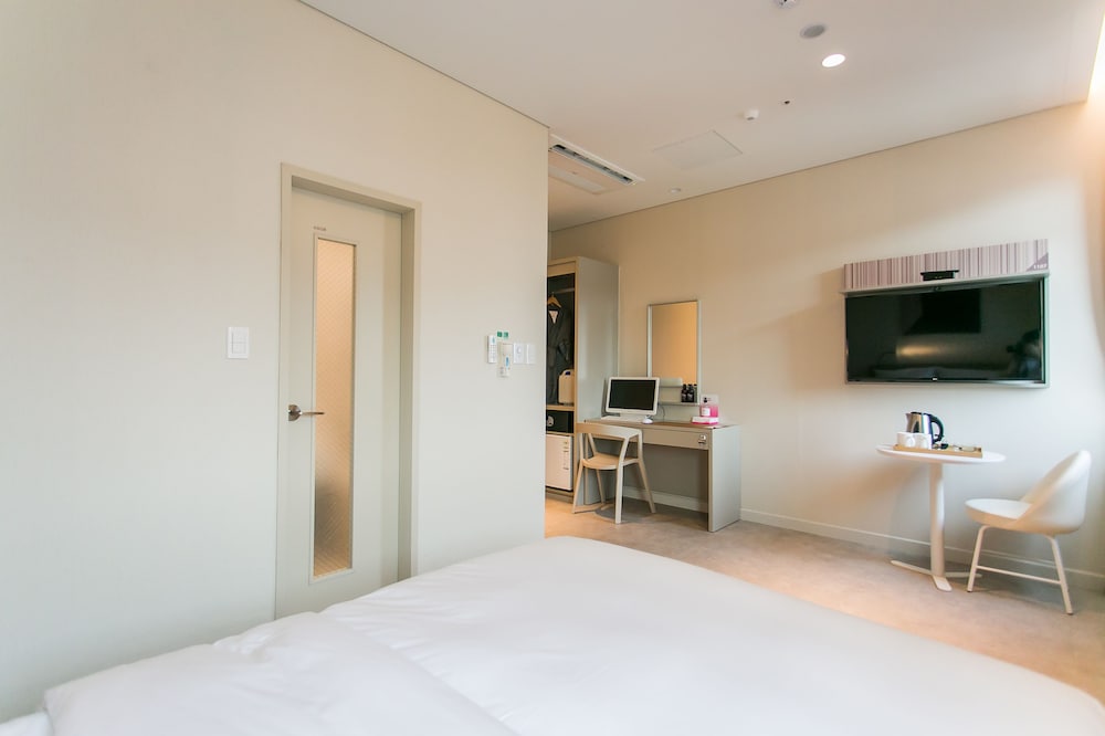 H Avenue Hotel Shinchon & Idae 15/50