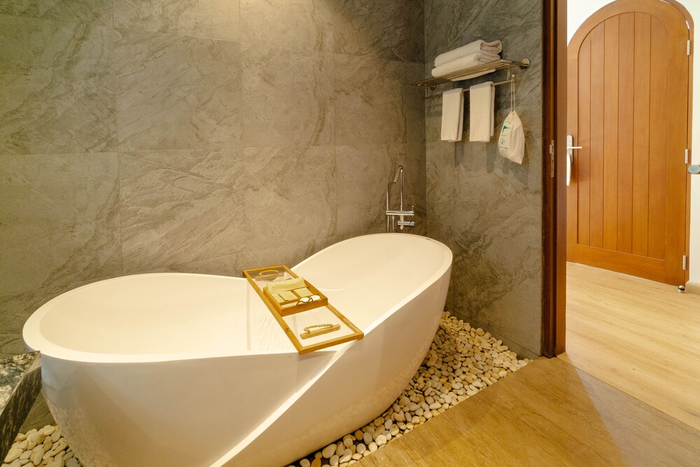 LAROSE VILLA 27/47