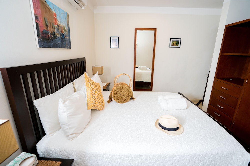 Deluxe, Queen Bed