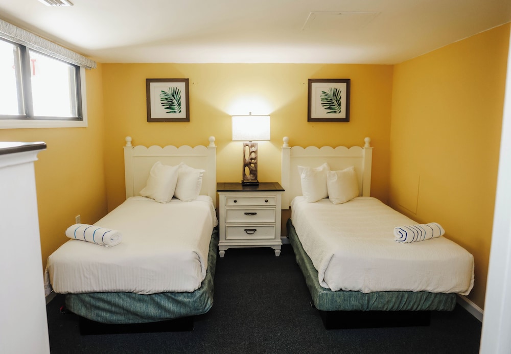 2 BEDROOMS, SUITE, 2 QUEEN BEDS, OCEAN FRONT