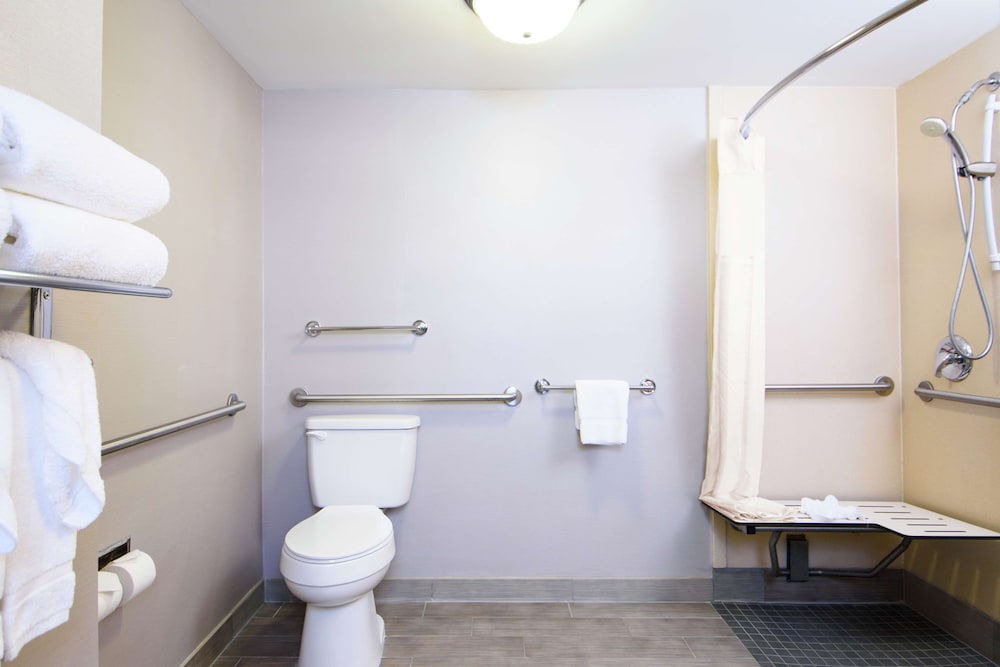 Hilton Garden Inn Independence 3/57