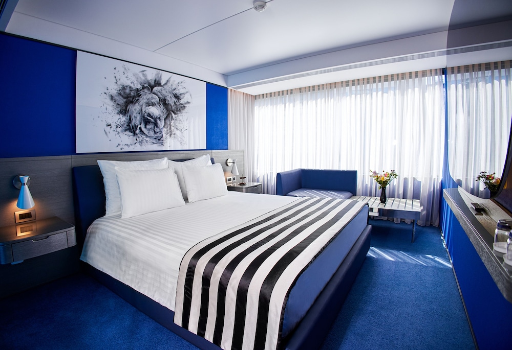 En Hotel Izmir 18/60