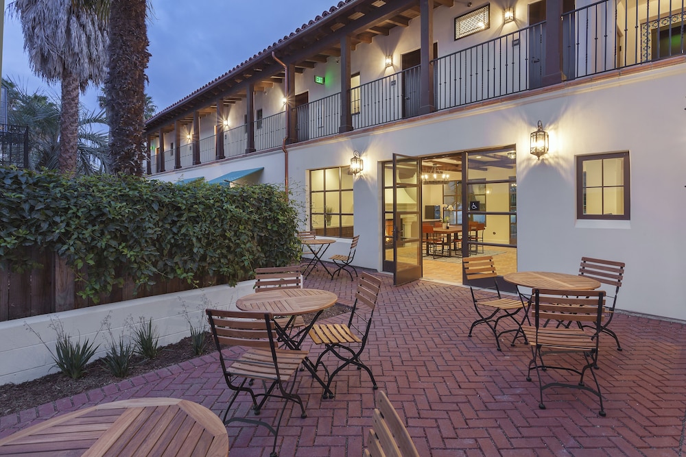 La Playa Inn Santa Barbara 44/74