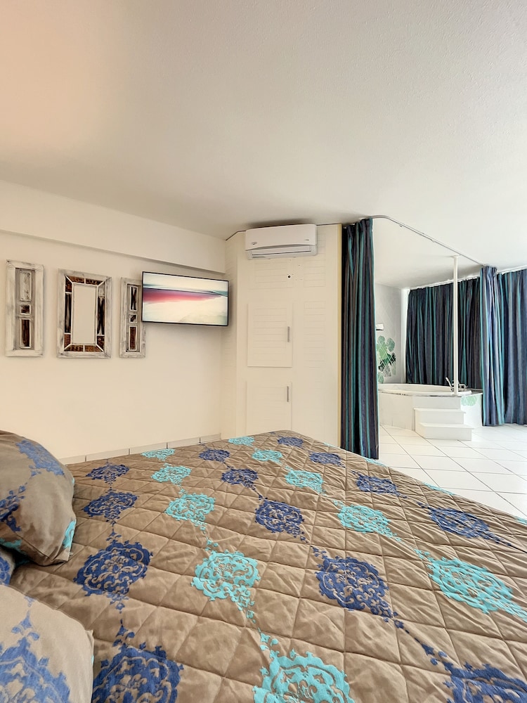 Anse Marcel Beach Resort 12/50