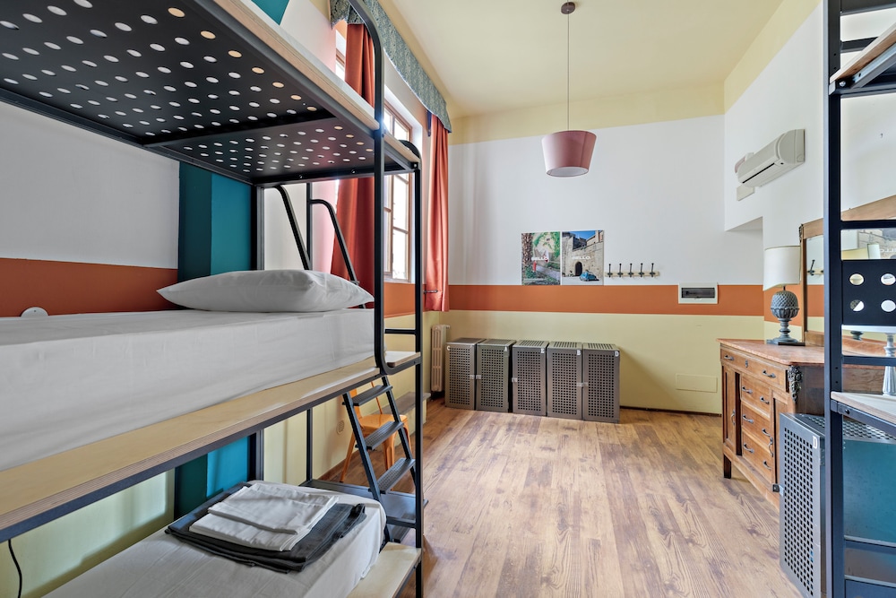 Female Dorm, Female Only, 5 Bunk Beds