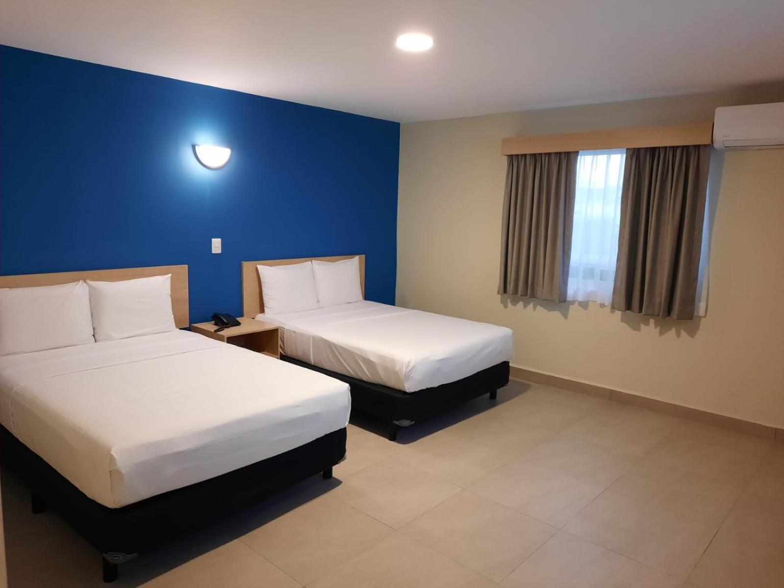 Deluxe, Double or Twin Bed