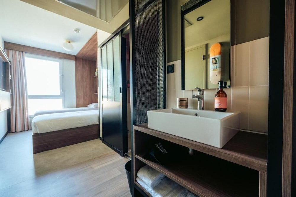 JOST Hotel Montpellier Centre St Roch 56/58