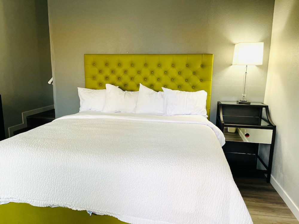 Tides Inn Suites 38/75