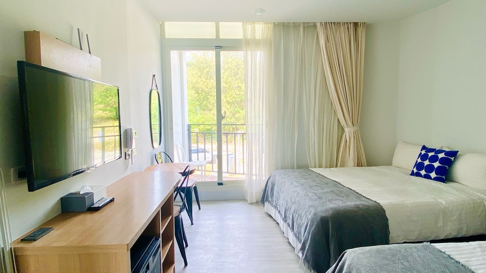 ROOM, QUADRUPLE, MOUNTAIN VIEW
