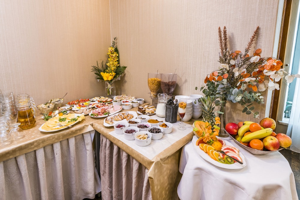 restaurant cafeteria