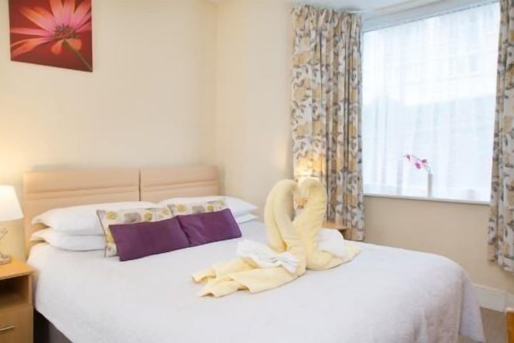The Firs Guest House 11/45
