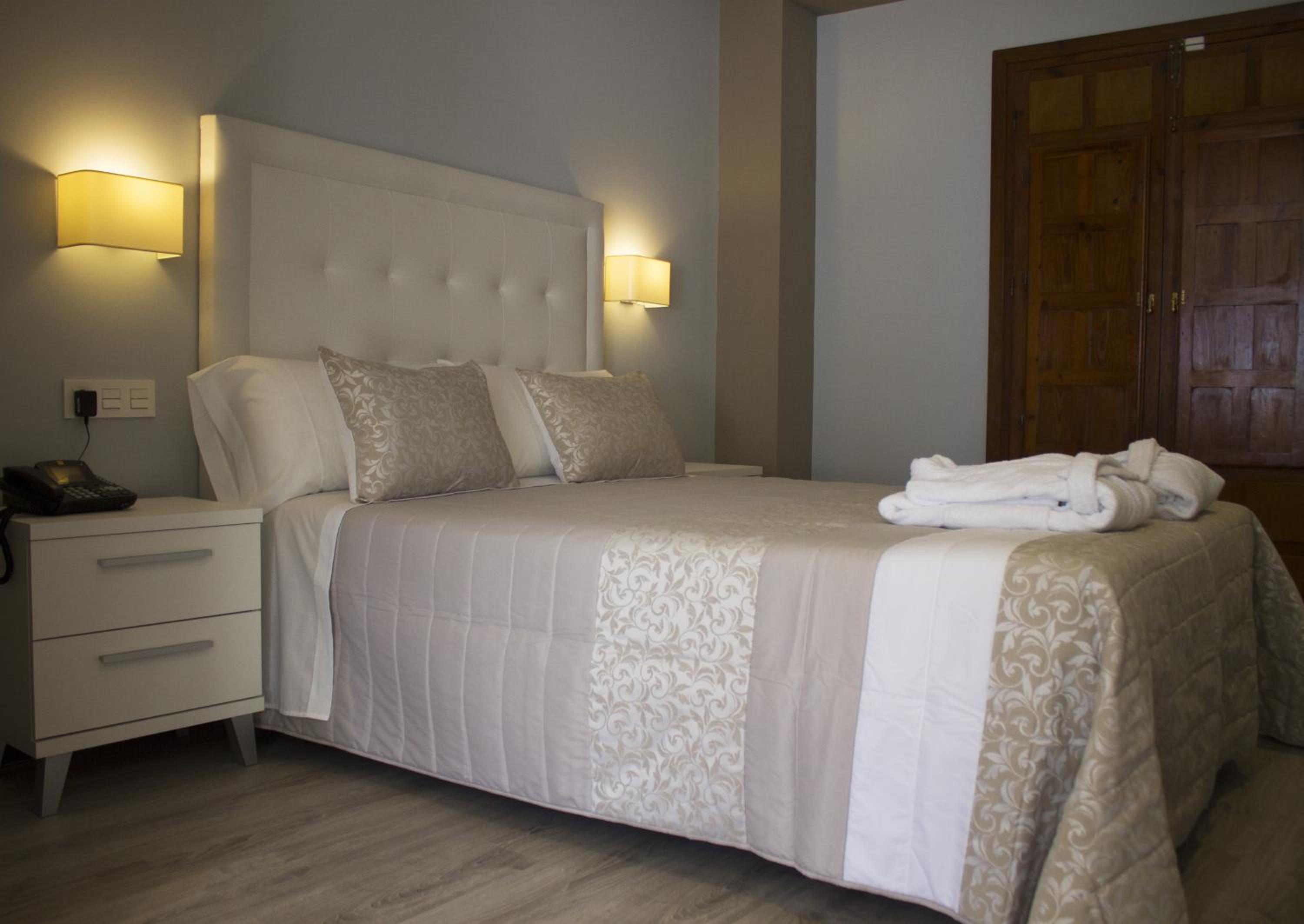 Deluxe, Double Bed, Castle View