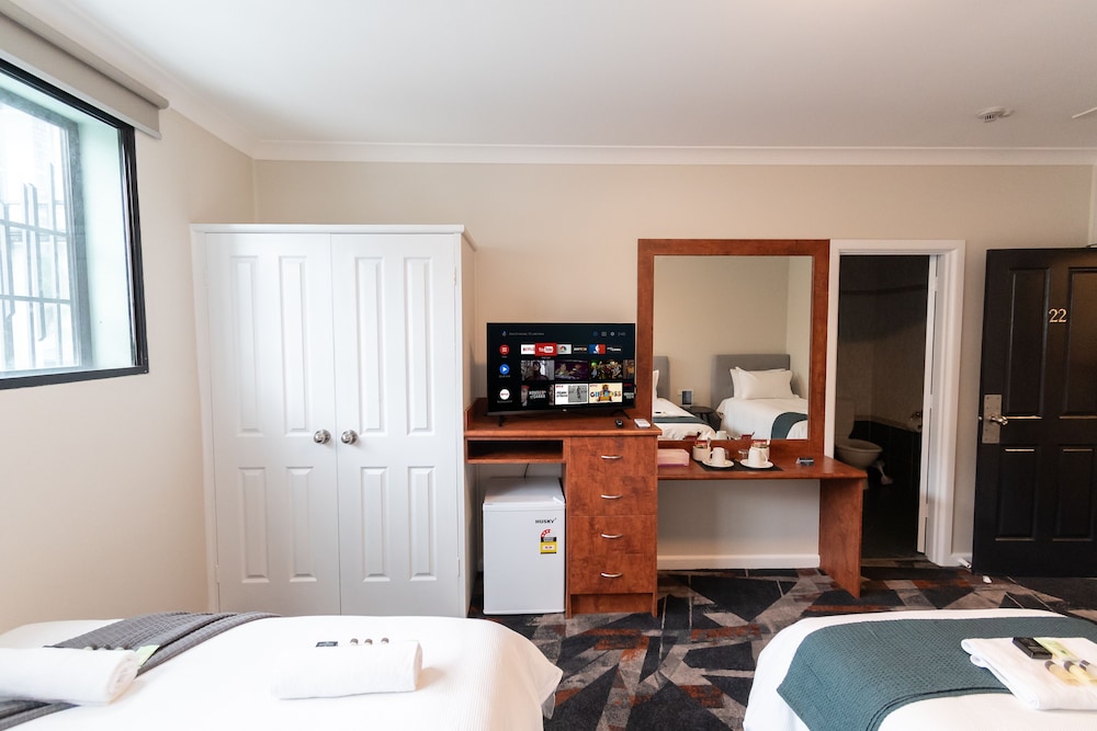 Harp Hotel 43/49